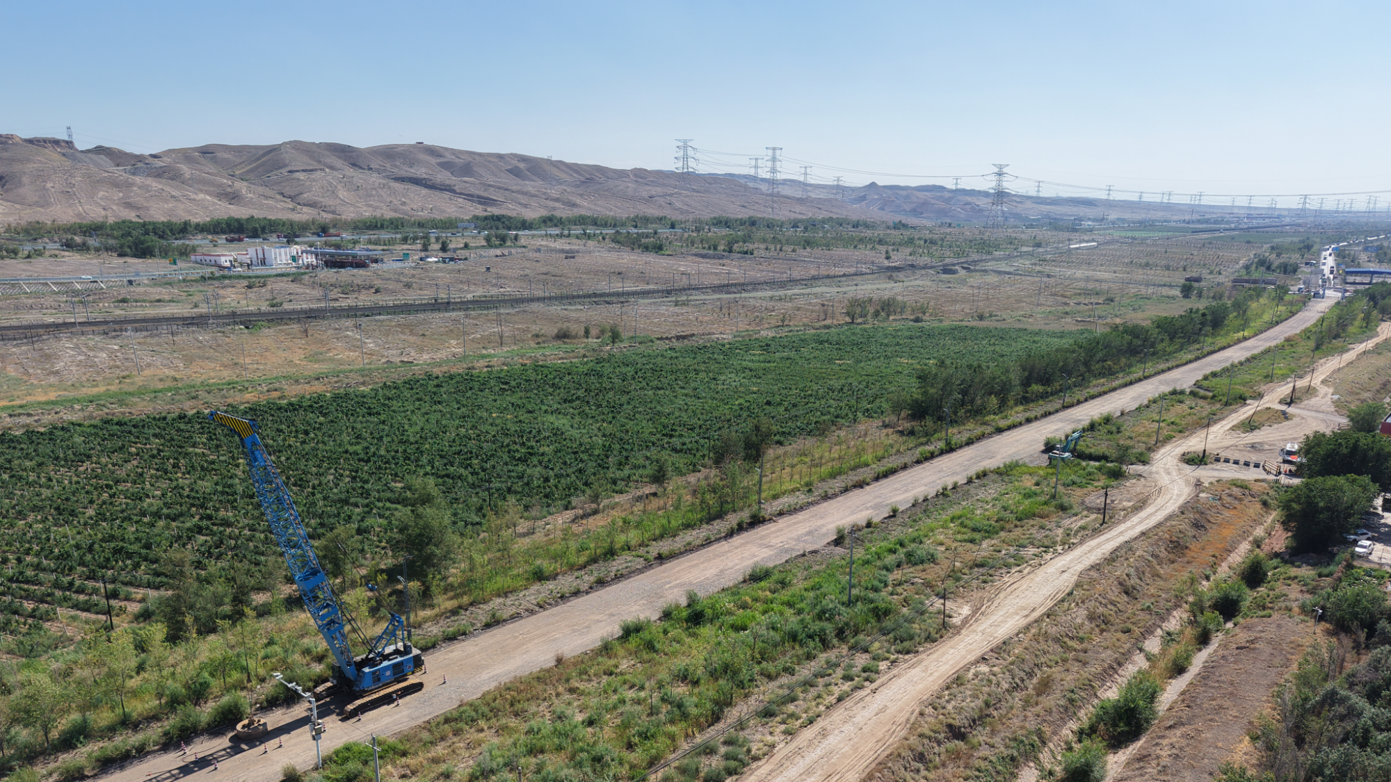 攻坚·大干120天 | 新疆G335甘准公路项目：在准噶尔南缘与时间赛跑